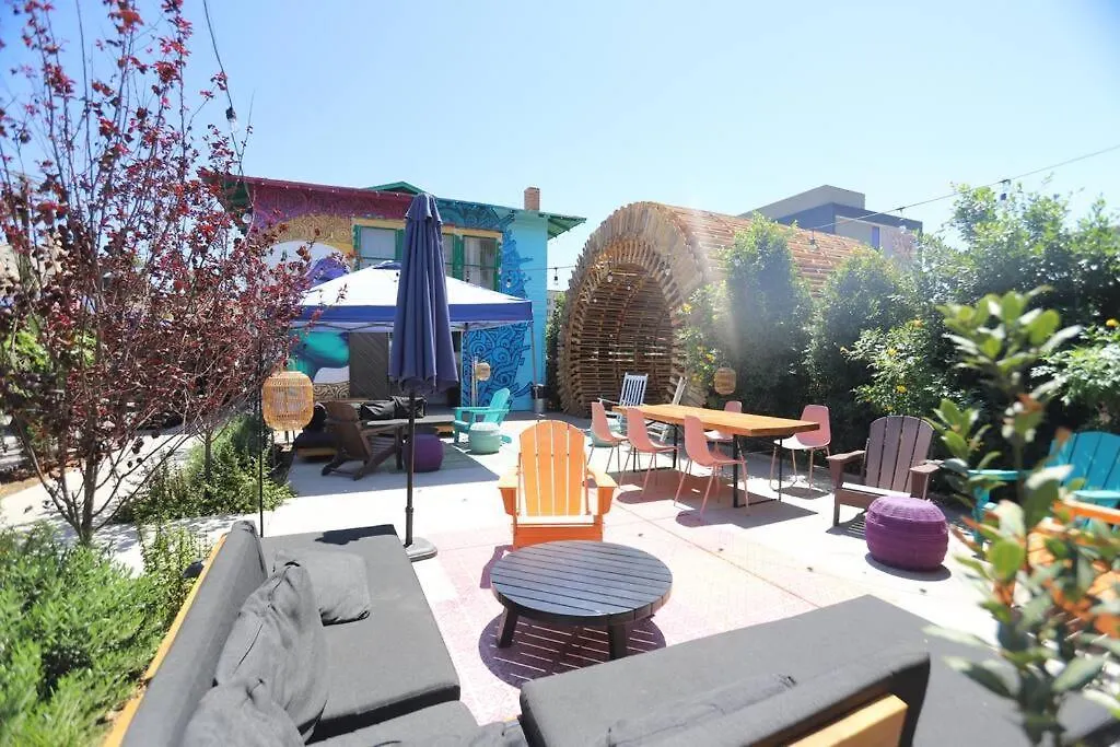 דירות פיניקס Modern Contemporary Living In Dtph - Poolside.