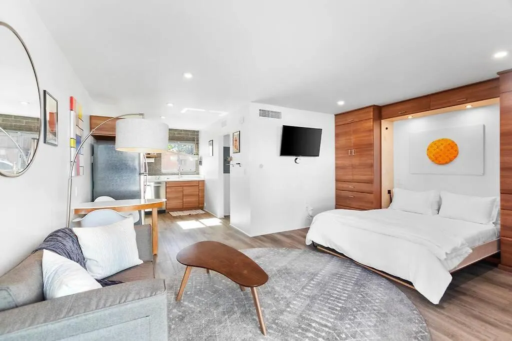 דירות פיניקס Modern Contemporary Living In Dtph - Poolside.