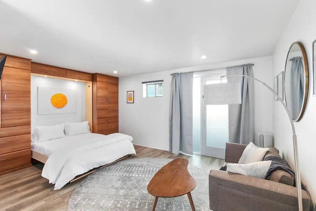 דירות פיניקס Modern Contemporary Living In Dtph - Poolside.